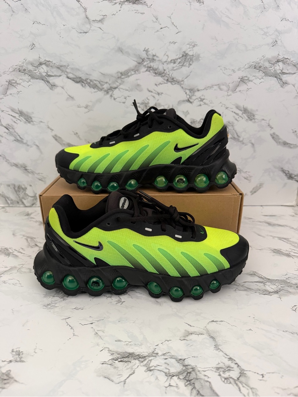 Nike Air Max DN8 Green Strike GS Athletic Shoes Sneakers Size 6.5Y/ Women Size 8